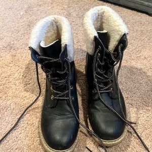 Forever size 9 black boots with wool